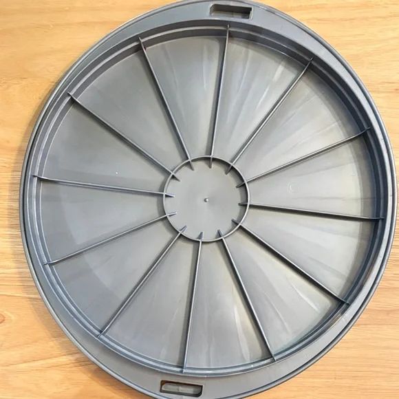 Sterilite Portable Latching Cake Server – Round White & Clear Carrier - Picture 7 of 7